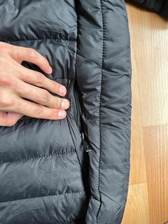 CAMPERA LACOSTE PLUMA BASICA SIN PIEL COLOR NEGRO - FAQ INDUMENTARIA