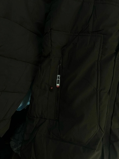 CAMPERA 3/4 INFLABLE POLAR LISA COLOR NEGRO CAPUCHA DESMONTABLE en internet