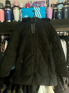 CAMPERA 3/4 INFLABLE POLAR LISA COLOR NEGRO CAPUCHA DESMONTABLE - comprar online