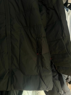 CAMPERA 3/4 INFLABLE POLAR LISA COLOR NEGRO CAPUCHA DESMONTABLE - FAQ INDUMENTARIA