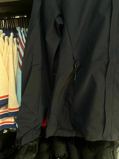 CAMPERA ROMPEVIENTOS IMPERMEABLE COLOR AZUL OSCURO en internet