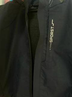 CAMPERA ROMPEVIENTOS IMPERMEABLE COLOR AZUL OSCURO - FAQ INDUMENTARIA
