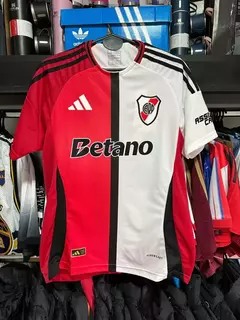 CAMISETA RIVER PLATE DRIUSSI BETANO NUEVO SPONSOR TERCERA ALTERNATIVA NUEVA 2025 en internet