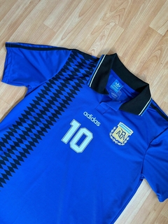 CAMISETA AFA RETRO MARADONA 94 ARGENTINA en internet