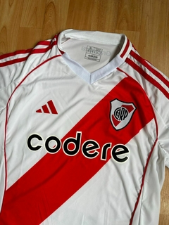 Imagen de CAMISETA RIVER PLATE MASTANTUONO TITULAR MANGA LARGA NUEVA 2025