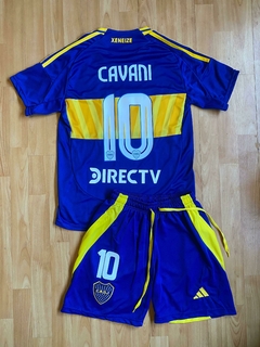 CONJUNTO CAMISETA Y BERMUDA CON CIERRE CAVANI BOCA JUNIORS TITULAR NUEVO 2025