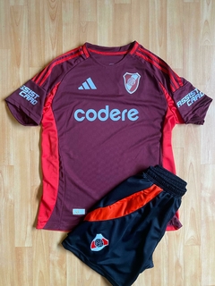 CONJUNTO CAMISETA RIVER PLATE SUPLENTE Y BERMUDA CON CIERRE 2024 25 NUEVO - comprar online