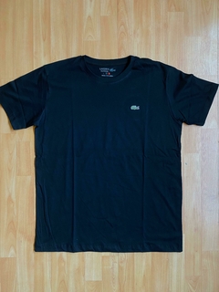 REMERA LACOSTE NEGRA URBANA ALGODON
