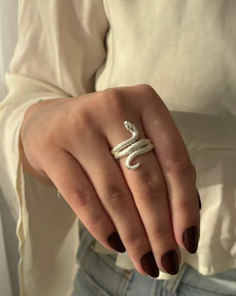 Anel cobra detalhado - comprar online