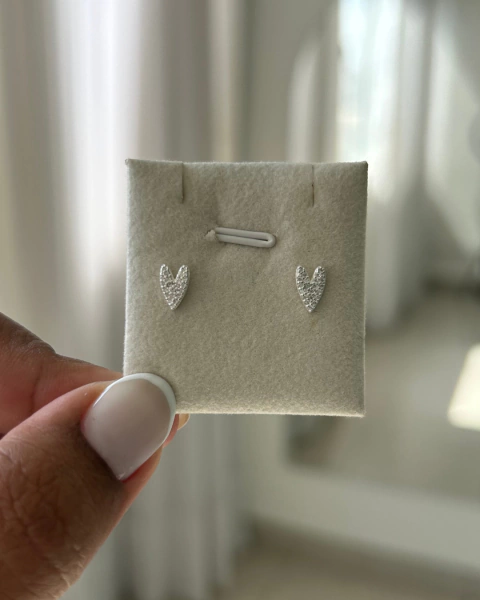 Brinco coração alongado