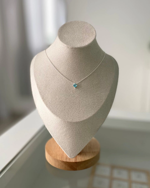 Colar ponto de luz losango azul