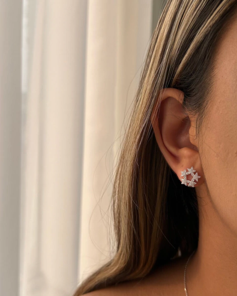 Brinco 5 estrelas cravejado