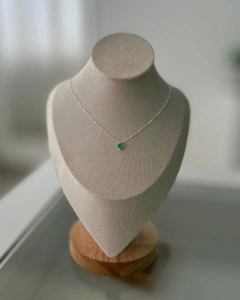 Colar ponto de luz losango turmalina