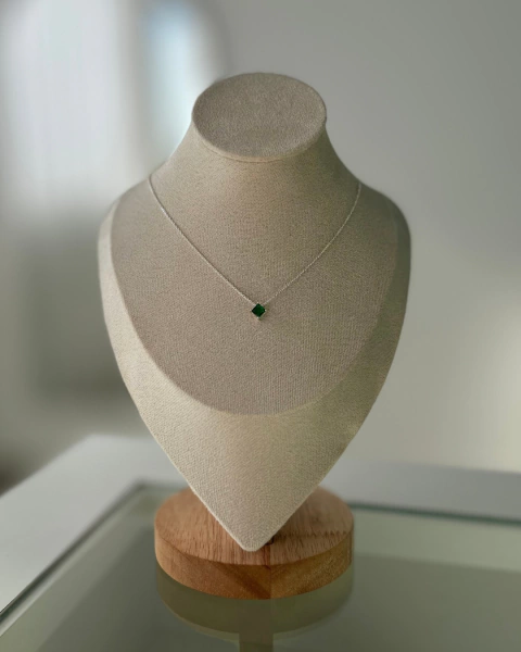 Colar ponto de luz losango verde escuro