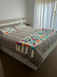 PIE DE CAMA BORDADO A MANO + 2 FUNDAS - comprar online