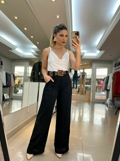Calça Pantalona em Crepe - Elegância e Conforto em um Ícone de Estilo - comprar online