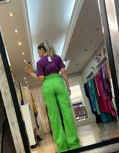 Descubra a Sofisticação com Nossa Calça Pantalona em Viscose Acetinada! na internet
