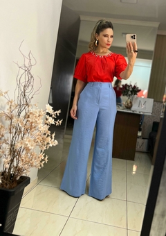 Blusa de Manga Bufante em Crepe com Detalhes de Brilho na Gola - comprar online