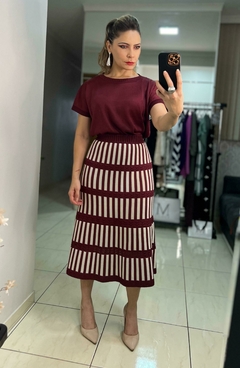 Conjunto de Saia Midi e Blusa em Tricô – Conforto e Sofisticação para Todas as Ocasiões! - MARIAH  MODA
