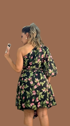 Vestido Curto Floral Ombro Único em Gazar de Poliéster - loja online