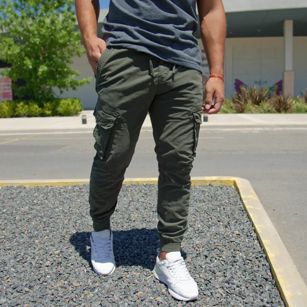 pantalon jogger cargo premium dri fit color verde militar
