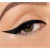 Olho com delineado preto intenso e ponta fina feito com caneta delineadora Skinny Pupa Extra Black