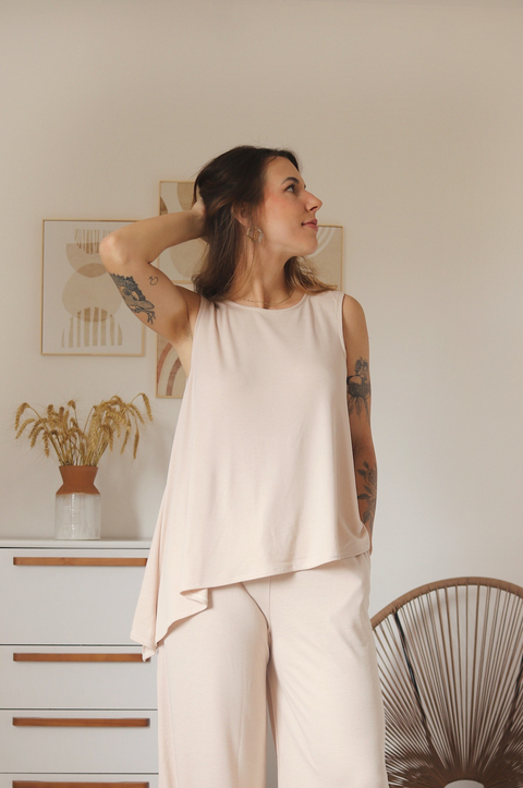 Regata Assimétrica Bege - comprar online