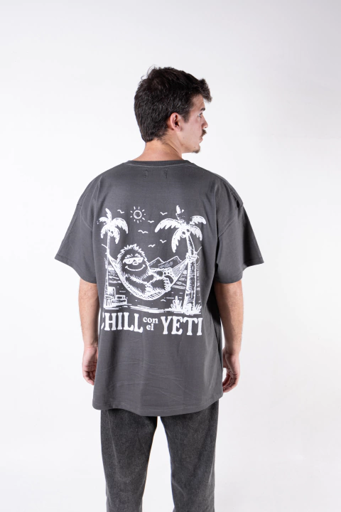 Remera Over Chill Yeti Gris Acero