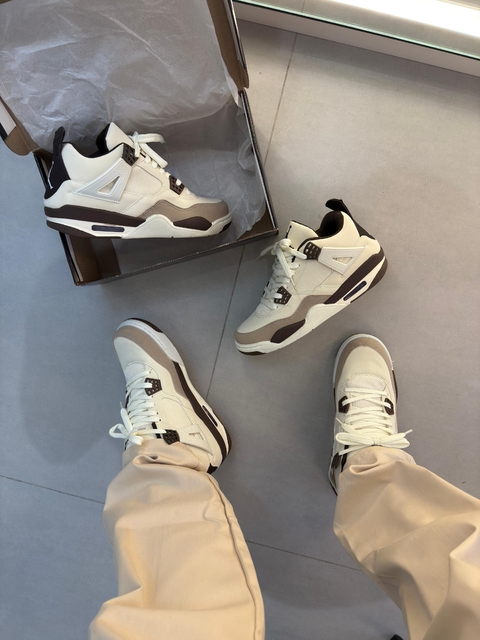 Tênis Air Jordan Retrô Off/Marrom - comprar online