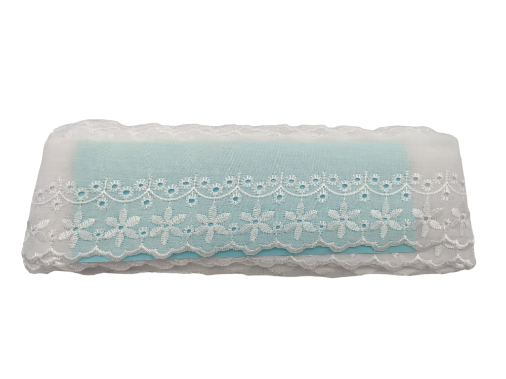 Bordado Inglês BI-108 - Larg: 7,5cm - Branca - 13,7mts