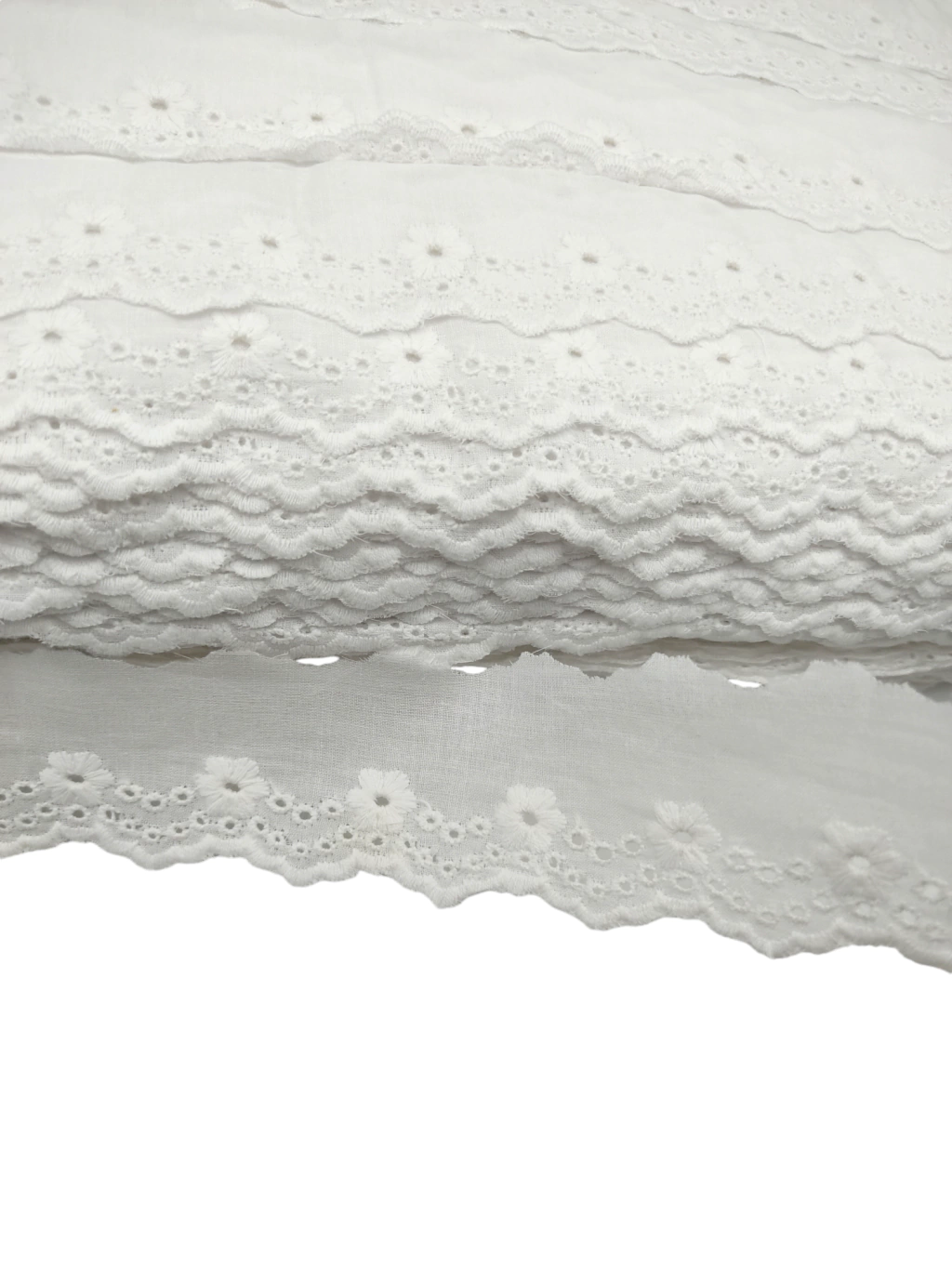 Bordado Inglês 100% Algodão - Larg. 4,5cm - 9,0 Mts
