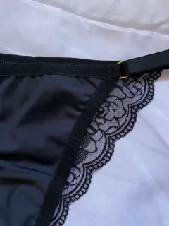 Calcinha Brigid na internet