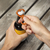 Chaveiro abridor de garrafas Nite Ize Ahhh... em alumínio laranja - Crosster | Equipamentos originais e de alta qualidade!