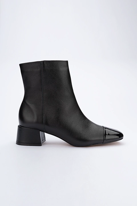 Bota Preta Couro Cap Toe Cano Curto Salto Bloco Baixo