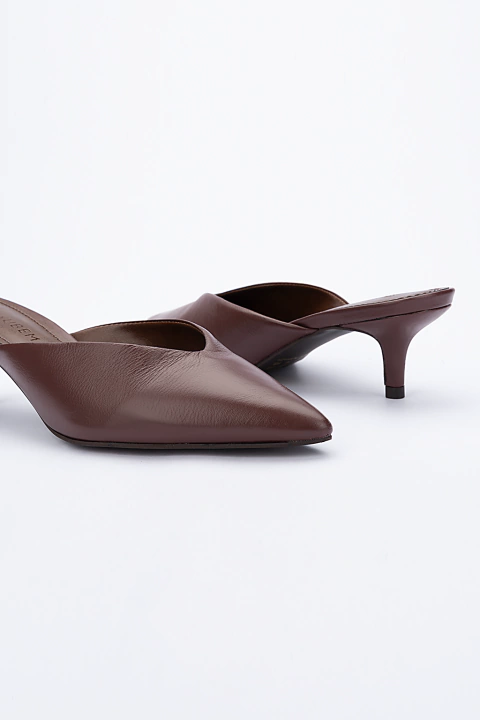 Mule Vinho Cabernet Couro Bico Fino Salto Baixo Fino - comprar online
