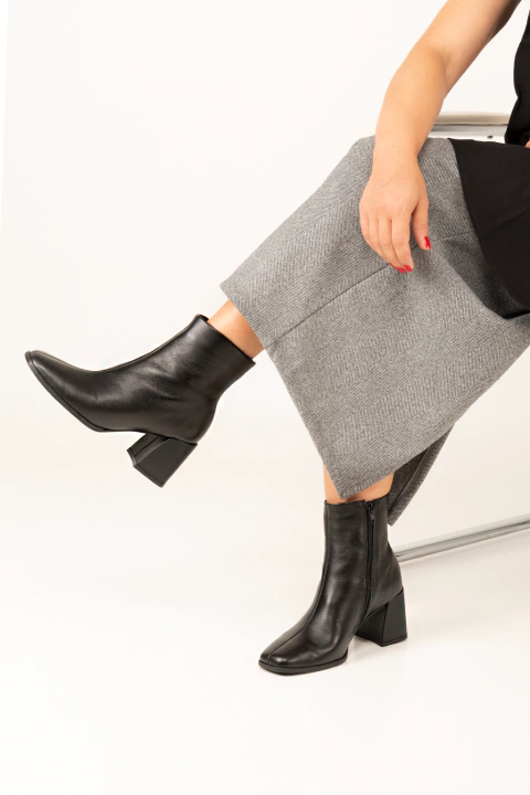 Bota Preta Couro Cano Curto Salto Bloco Médio