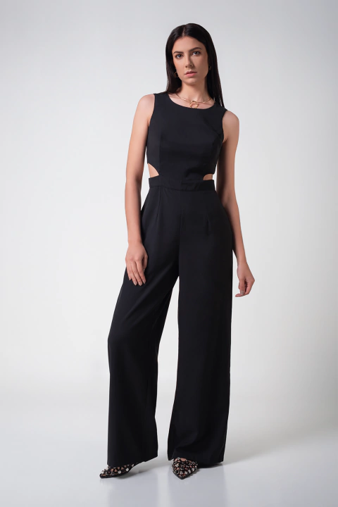 Macacão Feminino Com Recortes - Preto