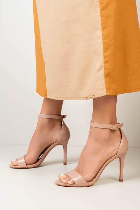 Sandália Salto Alto Fino em Couro Nude