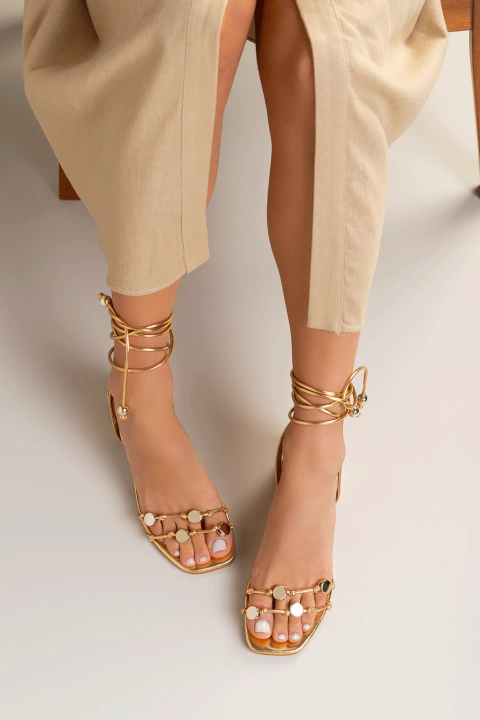 Sandália Salto Médio Bloco Dourada