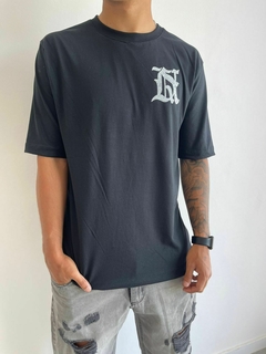 Remera negra nb