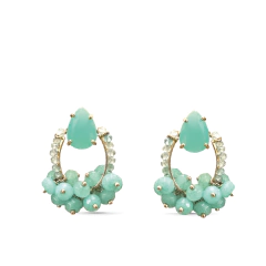 Brincos pequenos com base banhada em ouro 18k, com pedra cristal sky em formato de gota, quartzo azul e jade safira em acabamento delicado