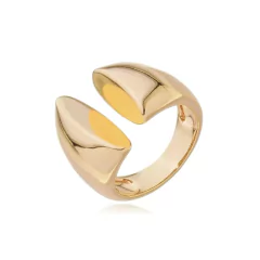 Anel entreaberto liso em banho de ouro amarelo 18K com design geométrico e acabamento polido