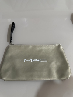 Necessaire Mac Dourada Claro
