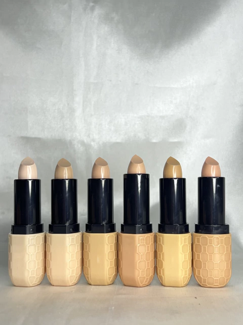 Corrector Contorno en Barra Stay-Kiss Beauty - comprar online