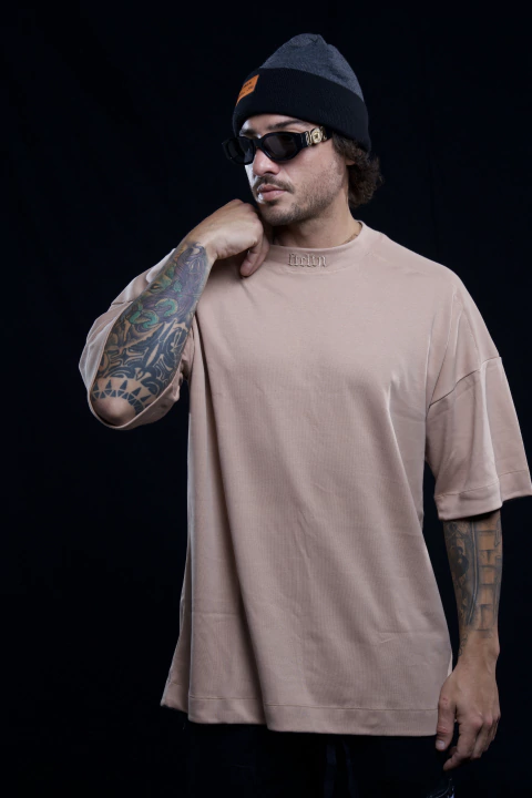 CAMISETA MASCULINA OVERSIZED PRESTON BEGE ESCURO - comprar online
