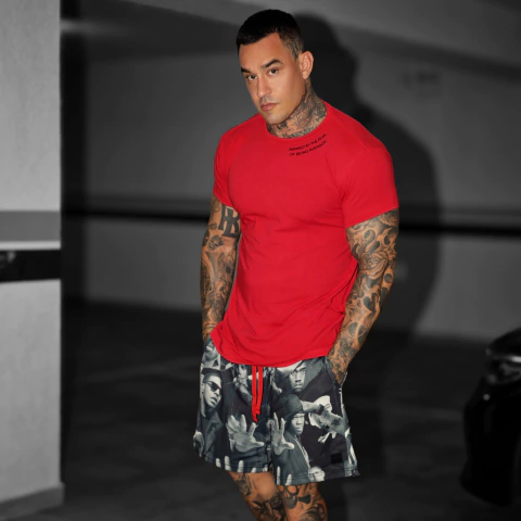 CAMISETA MASCULINA LONGLINE SLIM VERMELHA