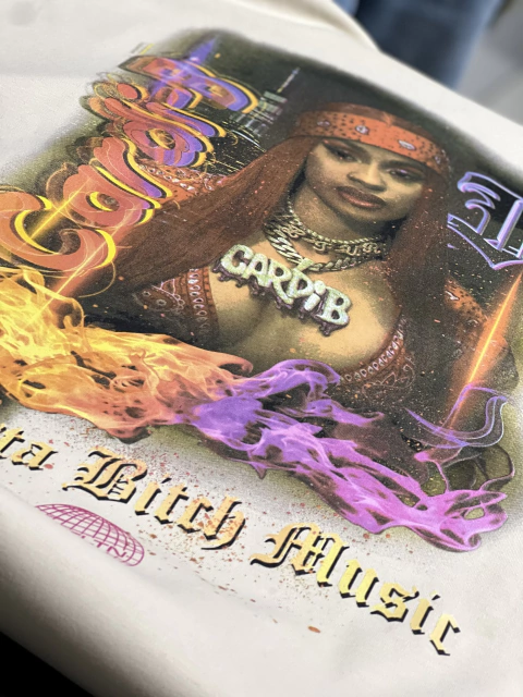 CAMISETA MASCULINA OVERSIZED CARDI B MARFIM