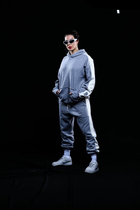 CONJUNTO DE MOLETOM FEMININO STRIPED HOODIE CINZA/OFF