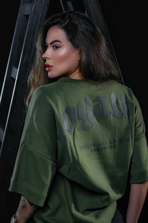 CAMISETA FEMININA OVERSIZED LOYALTY VERDE MILITAR