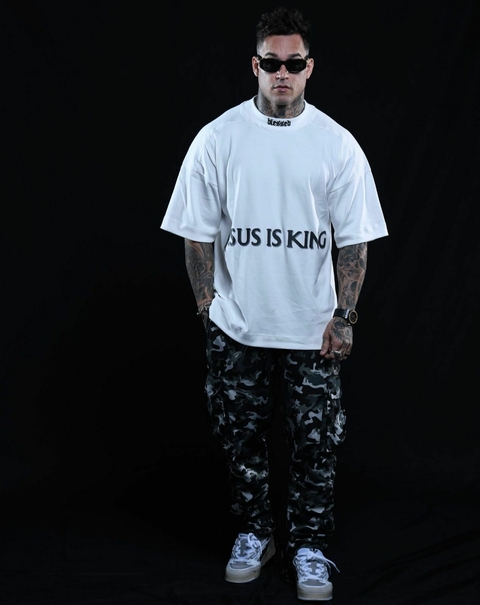 CAMISETA MASCULINA OVERSIZED JESUS IS KING OFF WHITE